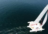 multicoque yacht naviguer mât voile à latte principale